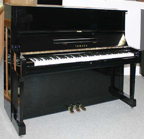 Klavier-Yamaha-U1-schwarz-4315487-1-a