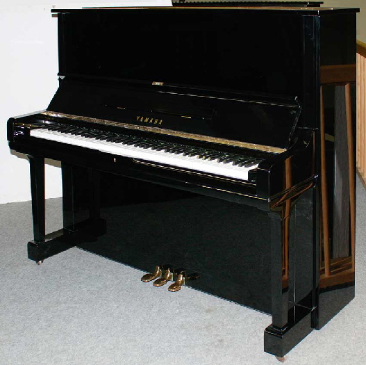Klavier-Yamaha-U3-schwarz-1439012-1-a