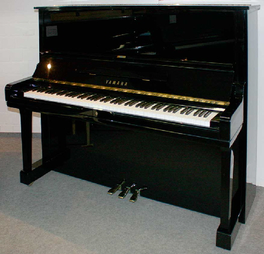 Klavier-Yamaha-U3-schwarz-4182066-1-a