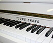 Klavier-Young-Chang-E108-weiss-1379686-3-b